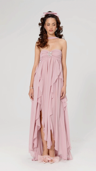 Height: 5' 8" | Bust: 32" | Waist: 24" | Hips: 36" | Size: M