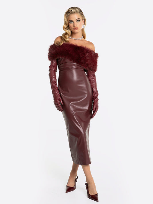 Height: 5’9” | Bust: 34” | Waist: 25” | Hips: 38” | Size: S