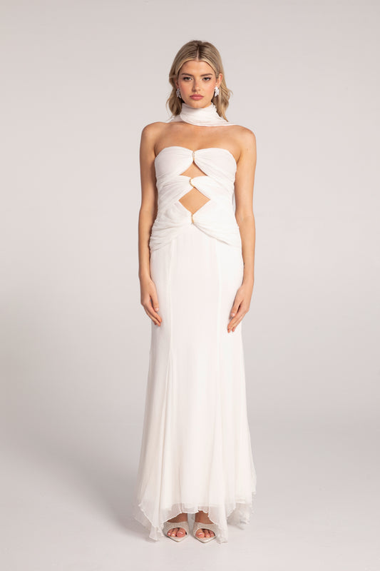 Height: 5’7” | Bust: 34C/D | Waist: 24” | Hips: 34” | Size: S