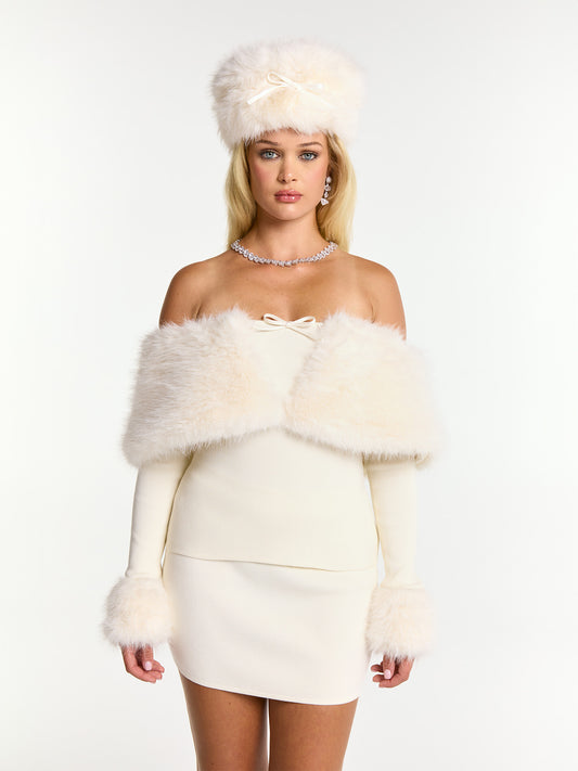 Height: 5’9” | Bust: 34” | Waist: 25” | Hips: 38” | Size: S