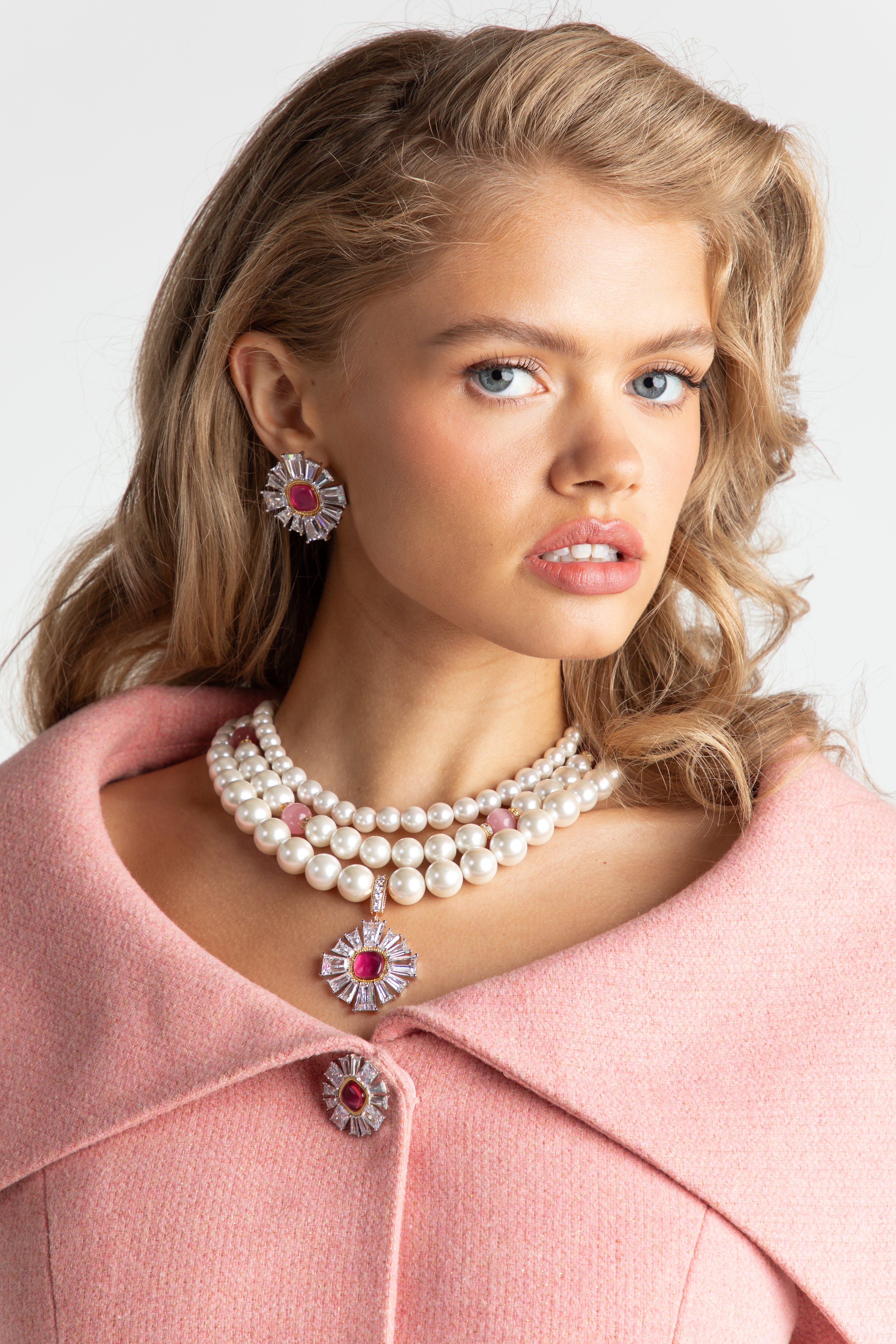 Emily Pearl Necklace (Pink)