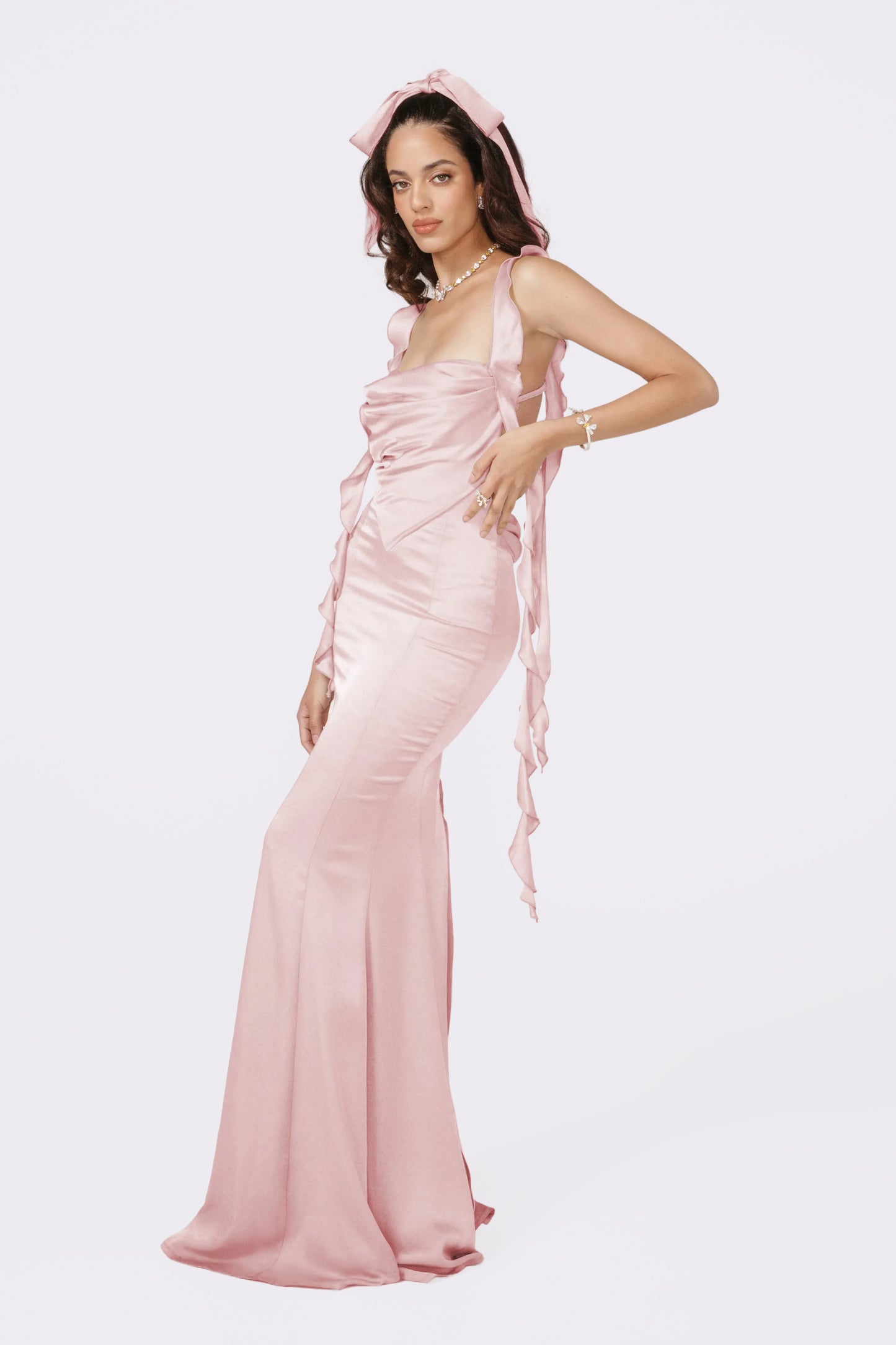 Height: 5' 8" | Bust: 32" | Waist: 24" | Hips: 36" | Size: M