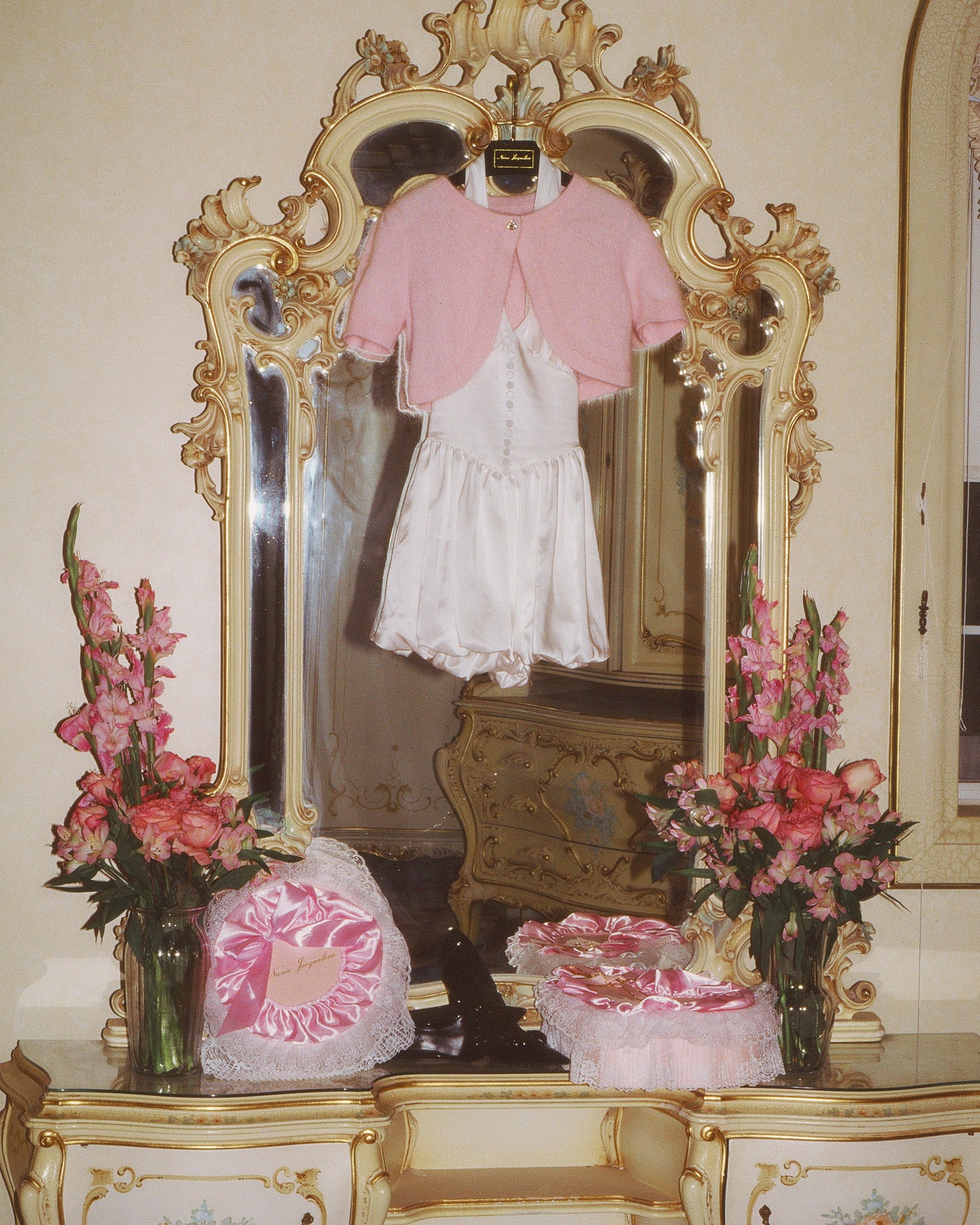 Elara Knitted Cropped Cardigan (Pink)